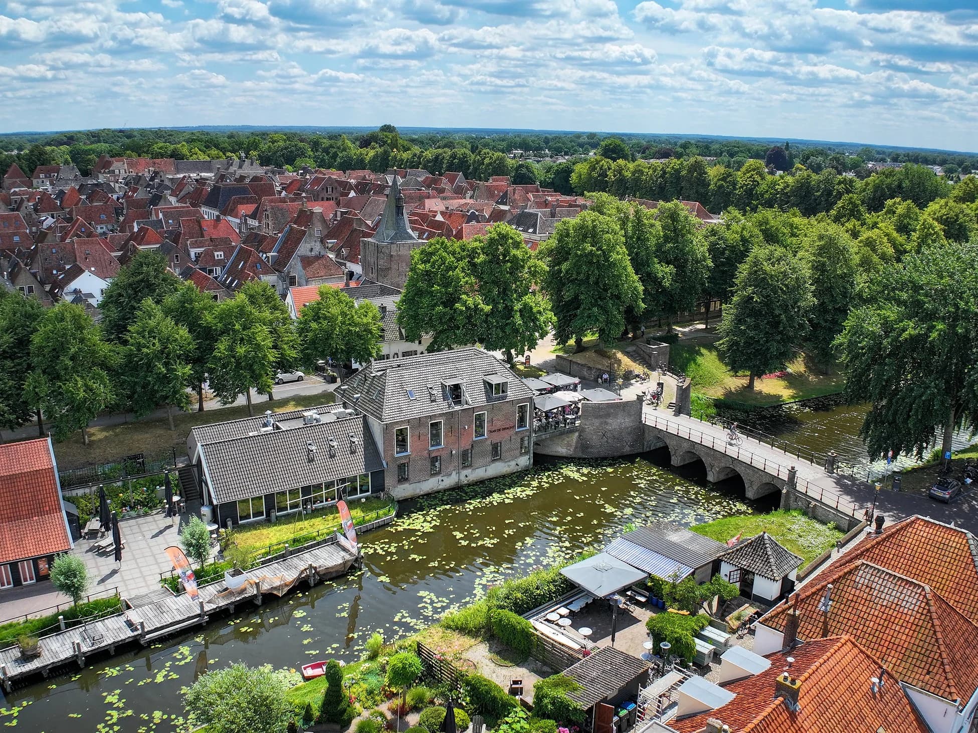 Brasserie Aan de Gracht bij Restaurant De Haas in Elburg