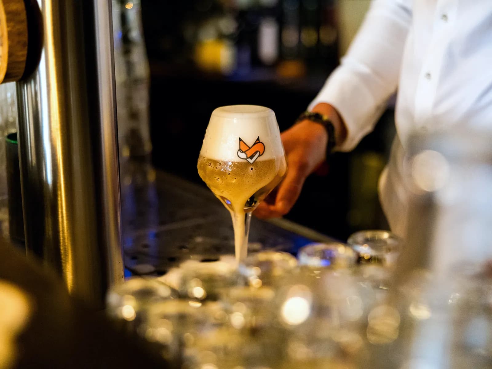 Vers getapt Vos-bier aan de bar van De Haas