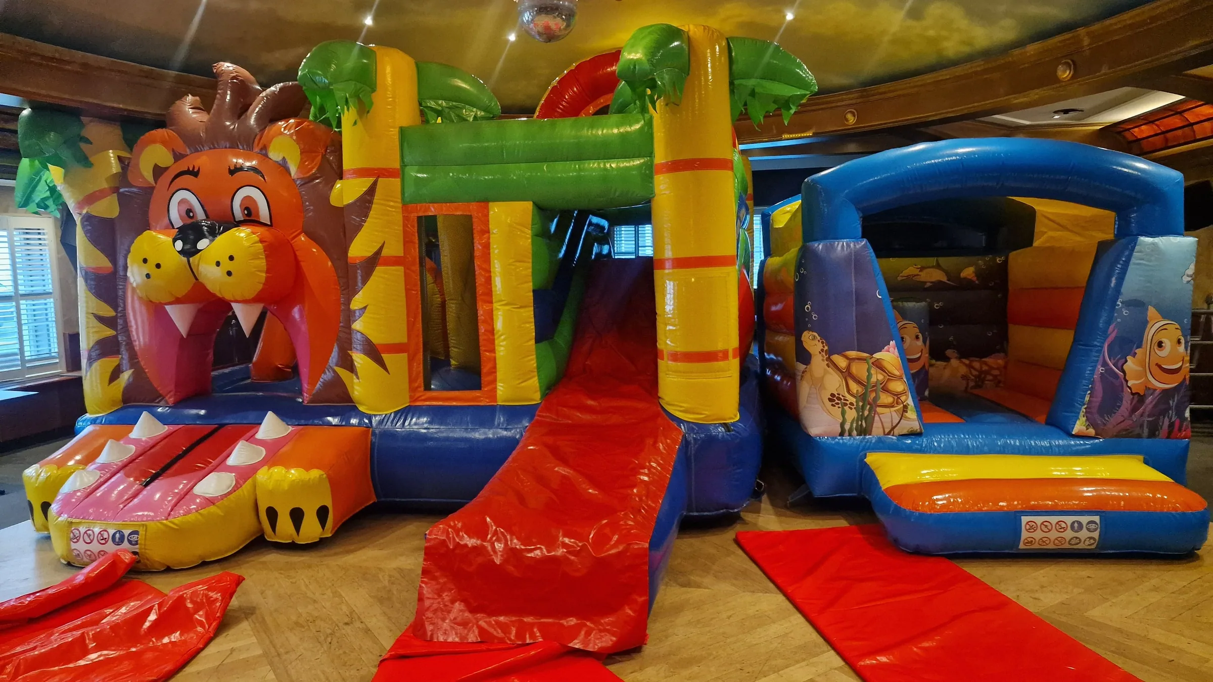 Springkussens in feestzaal